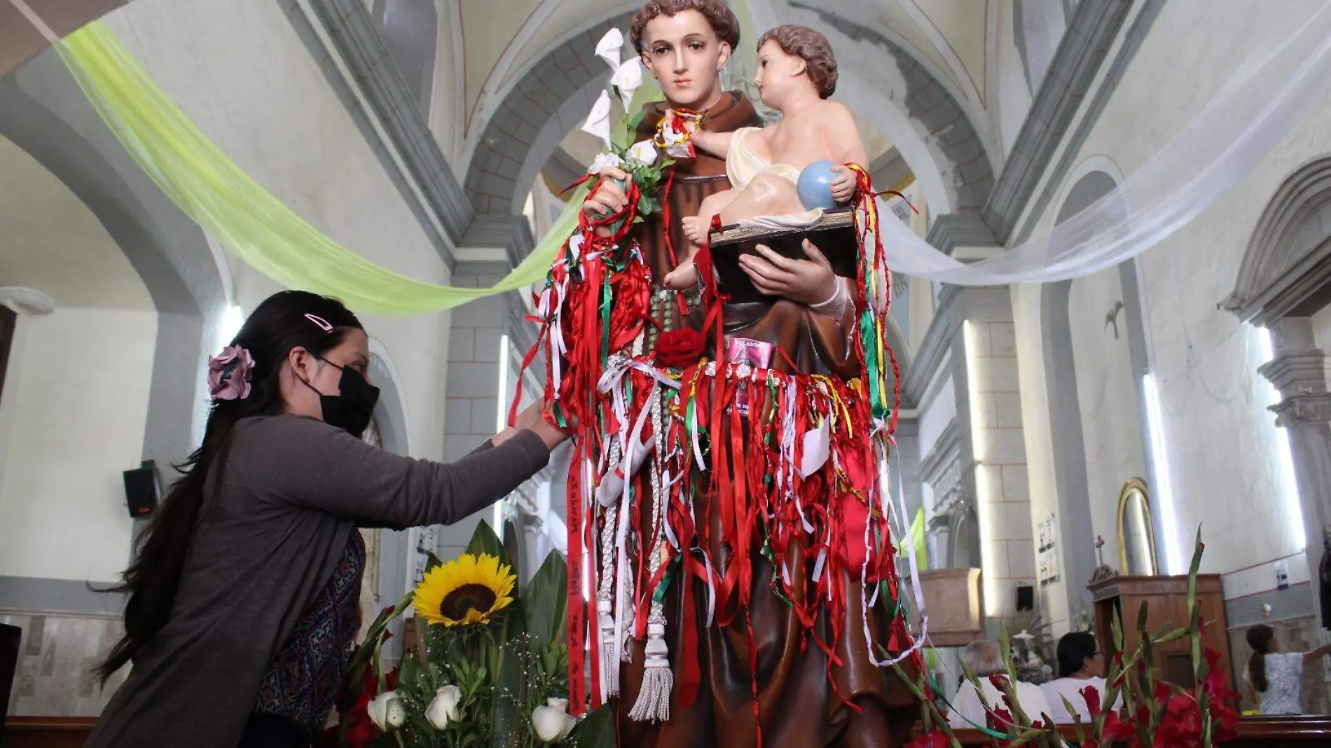 Poblanos celebran a San Antonio de Padua, el santo  relacionado con el amor y el casamiento